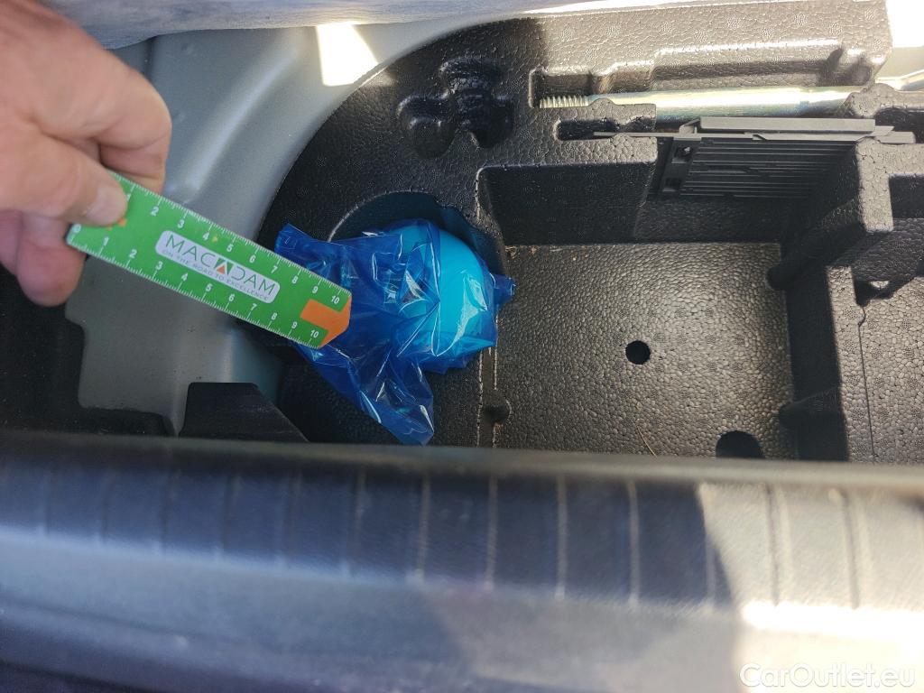  Peugeot  208 PEUGEOT e- / 2019 / 5P / berlina con portón Eléctrico Active #10