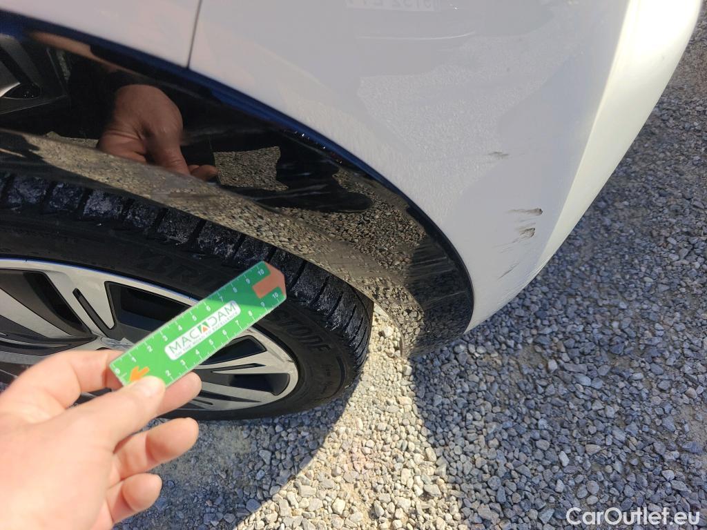  Peugeot  208 PEUGEOT e- / 2019 / 5P / berlina con portón Eléctrico Active #43