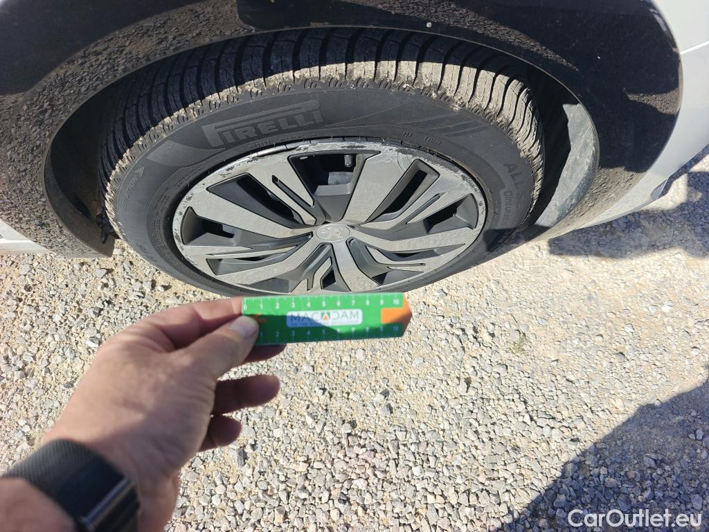  Peugeot  208 PEUGEOT e- / 2019 / 5P / berlina con portón Eléctrico Active #32