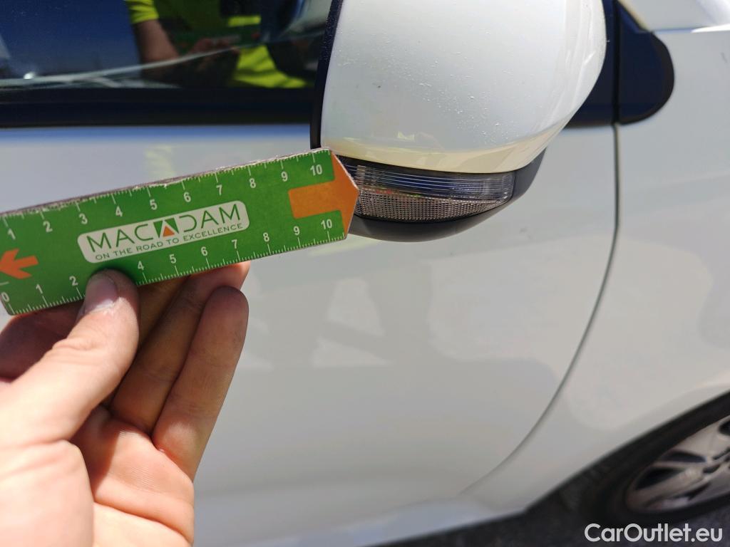  Toyota  Yaris TOYOTA  / 2020 / 5P / berlina con portón 1.5 120H Business Plus #30