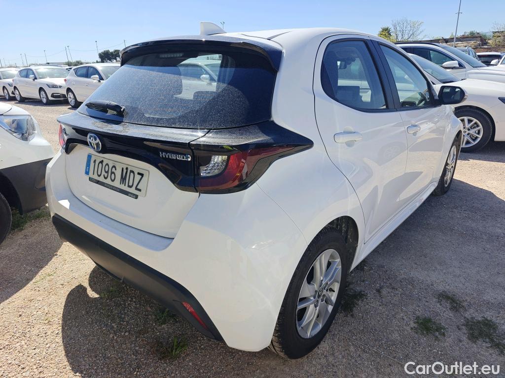  Toyota  Yaris TOYOTA  / 2020 / 5P / berlina con portón 1.5 120H Business Plus #20