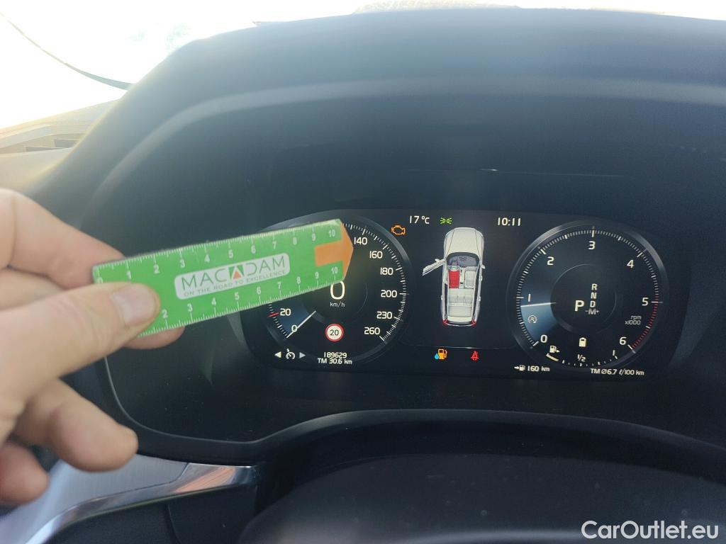  Volvo  V60 VOLVO  / 2018 / 5P / familiar 2.0 B4 (D) Momentum Auto #38