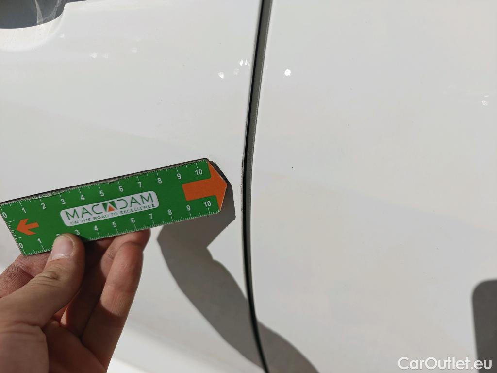  Toyota  Yaris TOYOTA  / 2020 / 5P / berlina con portón 1.5 120H Business Plus #8