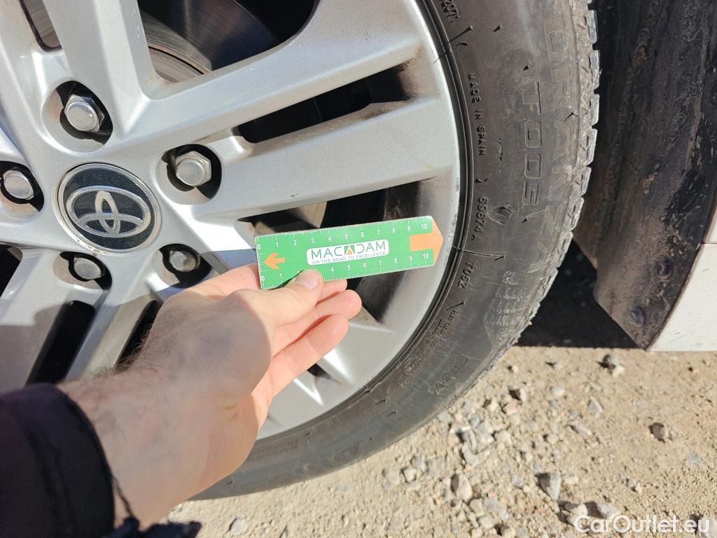  Toyota  Corolla TOYOTA  / 2019 / 5P / berlina con portón 1.8 125H BUSINESS PLUS E-CVT #24