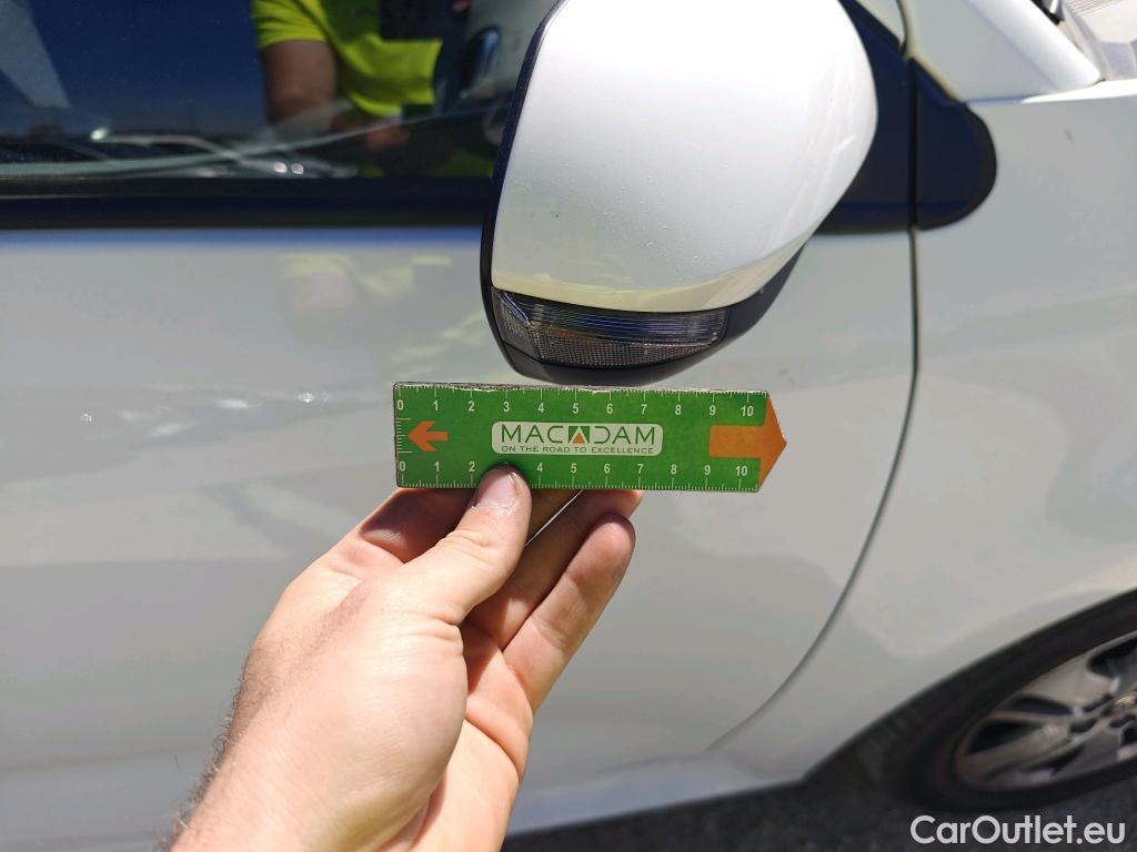  Toyota  Yaris TOYOTA  / 2020 / 5P / berlina con portón 1.5 120H Business Plus #29