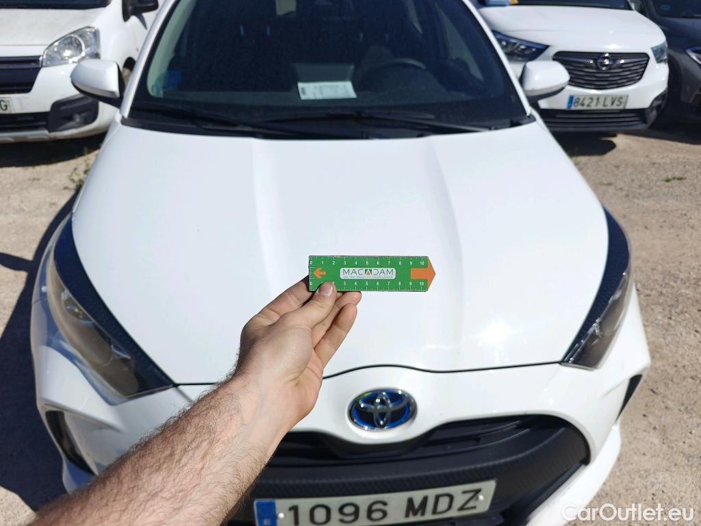  Toyota  Yaris TOYOTA  / 2020 / 5P / berlina con portón 1.5 120H Business Plus #25