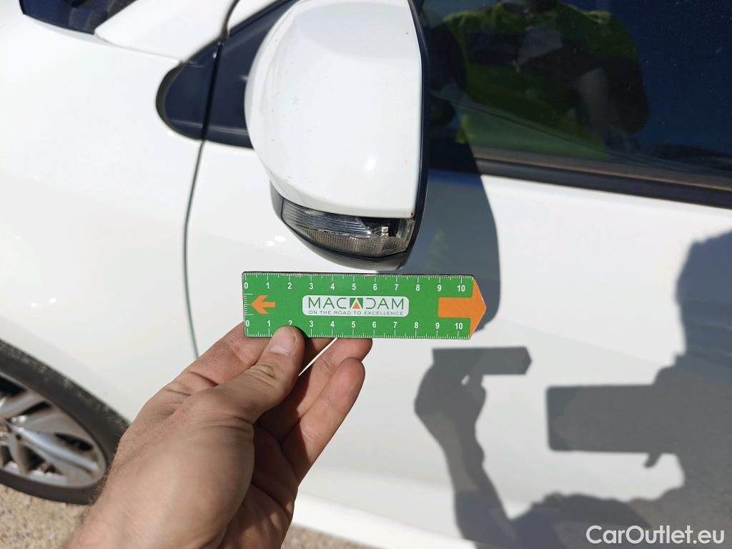  Toyota  Yaris TOYOTA  / 2020 / 5P / berlina con portón 1.5 120H Business Plus #3