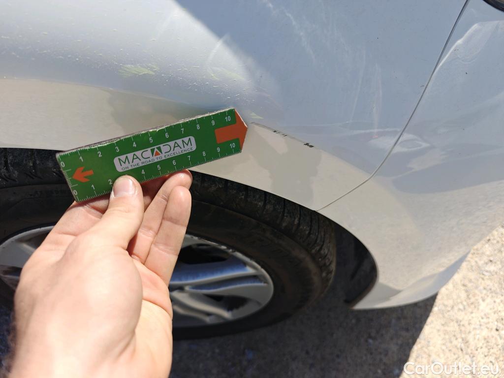  Toyota  Yaris TOYOTA  / 2020 / 5P / berlina con portón 1.5 120H Business Plus #14