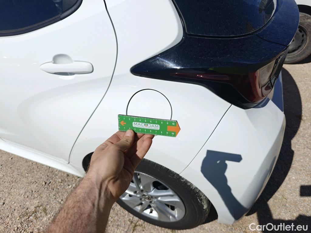  Toyota  Yaris TOYOTA  / 2020 / 5P / berlina con portón 1.5 120H Business Plus #23