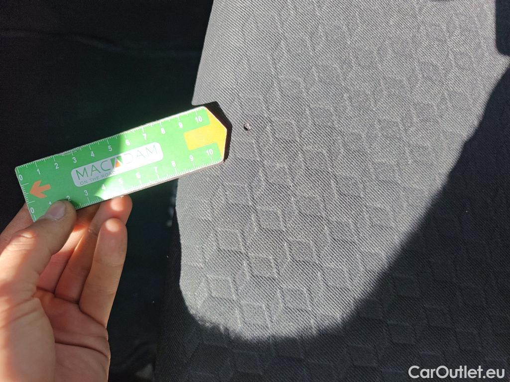  Toyota  Yaris TOYOTA  / 2020 / 5P / berlina con portón 1.5 120H Business Plus #6