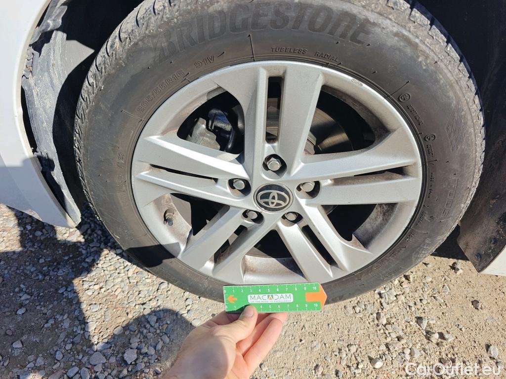  Toyota  Corolla TOYOTA  / 2019 / 5P / berlina con portón 1.8 125H BUSINESS PLUS E-CVT #23