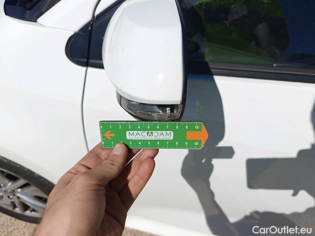  Toyota  Yaris TOYOTA  / 2020 / 5P / berlina con portón 1.5 120H Business Plus #4