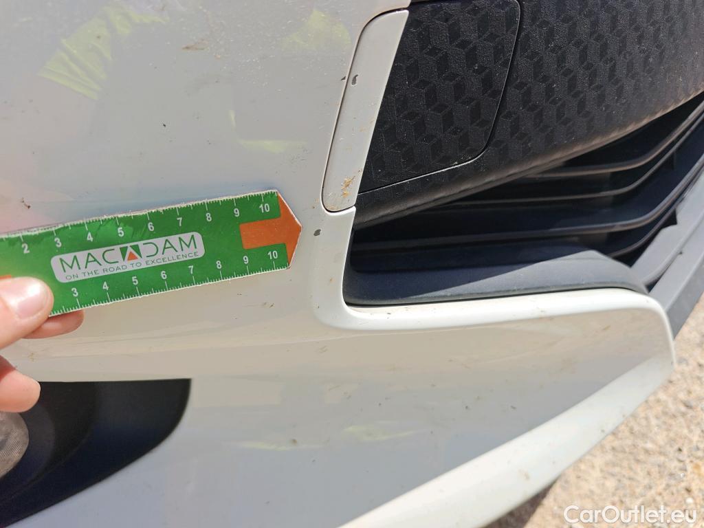  Toyota  Yaris TOYOTA  / 2020 / 5P / berlina con portón 1.5 120H Business Plus #18