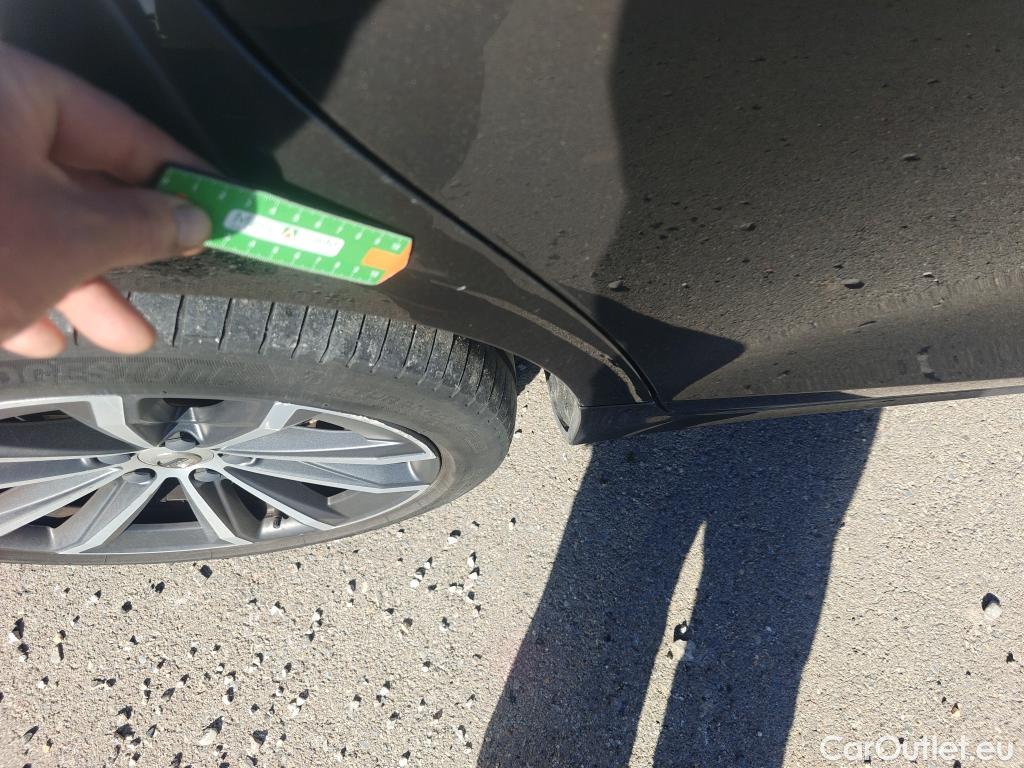  Volvo  V60 VOLVO  / 2018 / 5P / familiar 2.0 B4 (D) Momentum Auto #31