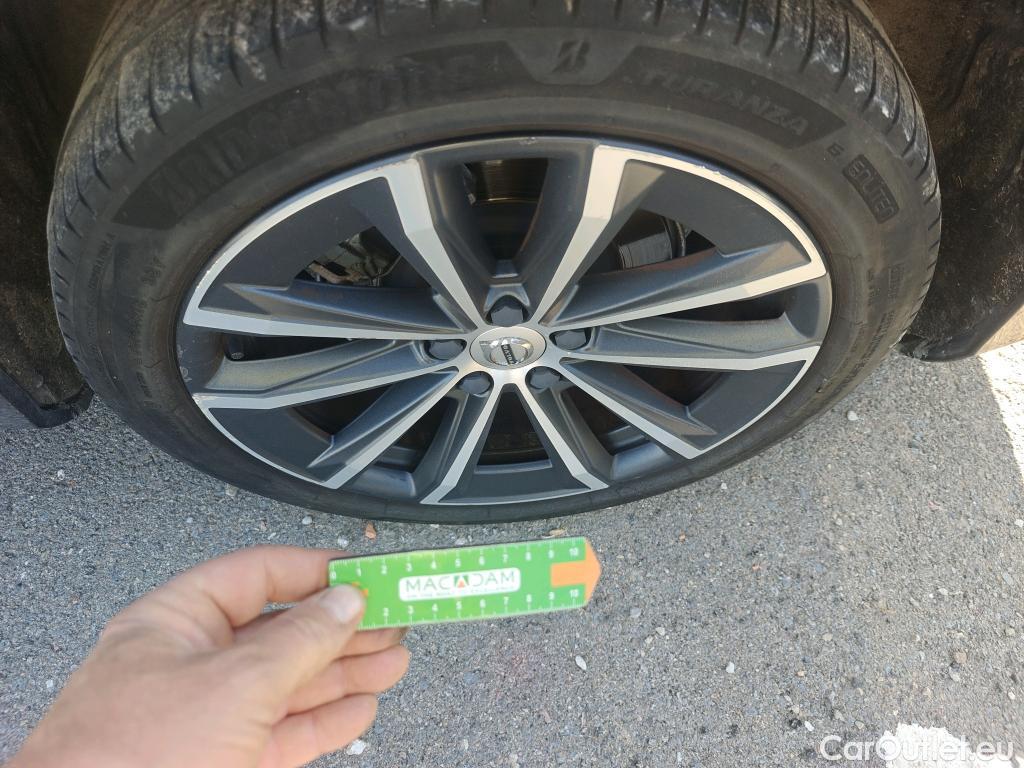  Volvo  V60 VOLVO  / 2018 / 5P / familiar 2.0 B4 (D) Momentum Auto #9