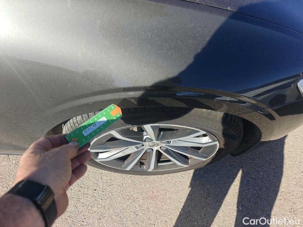  Volvo  V60 VOLVO  / 2018 / 5P / familiar 2.0 B4 (D) Momentum Auto #37