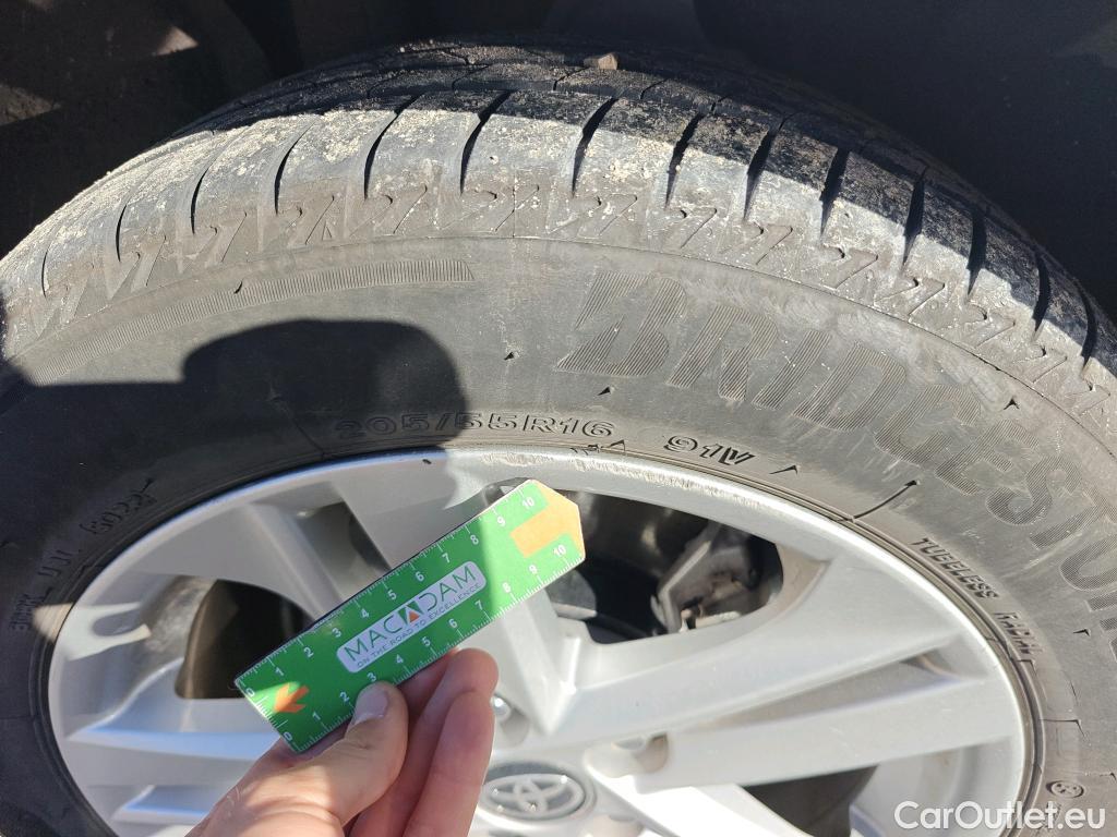  Toyota  Corolla TOYOTA  / 2019 / 5P / berlina con portón 1.8 125H BUSINESS PLUS E-CVT #30