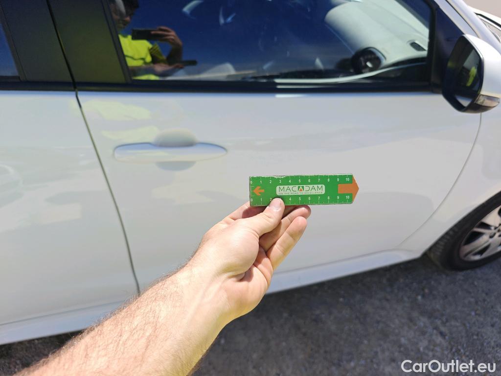  Toyota  Yaris TOYOTA  / 2020 / 5P / berlina con portón 1.5 120H Business Plus #27