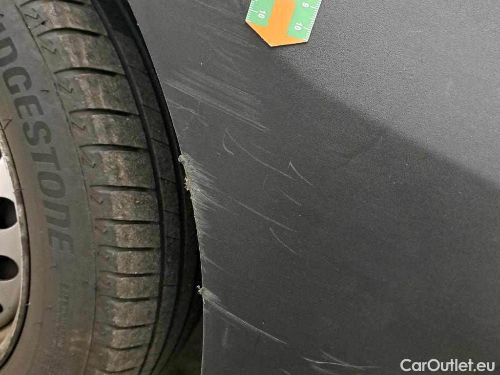  Fiat  Doblo FIAT Doblò Cargo/2015/4P/furgón derivado de turismo Cargo SX 1.3 Mjet 70 kW (95 CV) #17