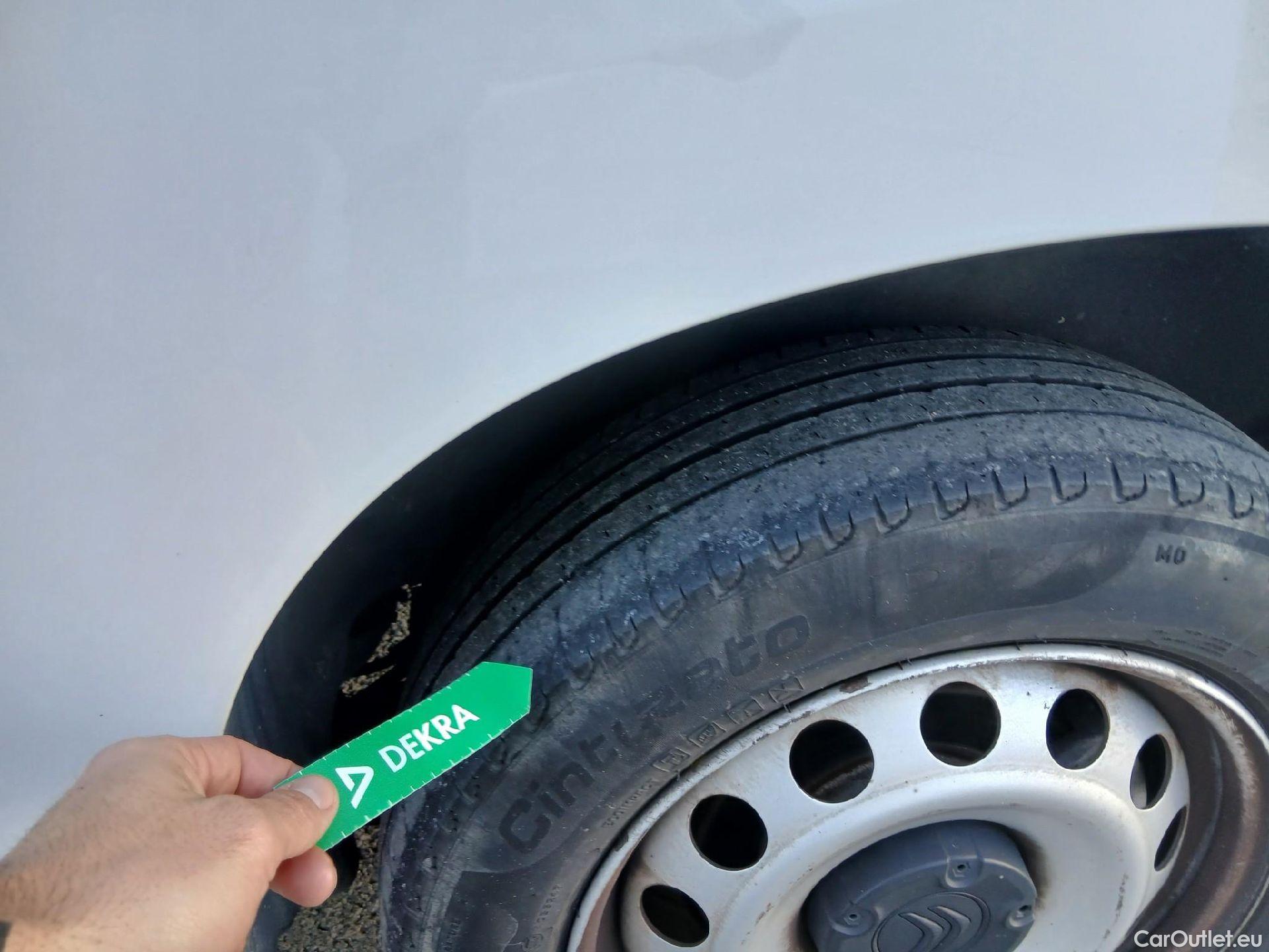  Citroen  Berlingo CITROEN  / 2018 / 4P / combi Talla M BlueHDi 100 LIVE (AC) #12