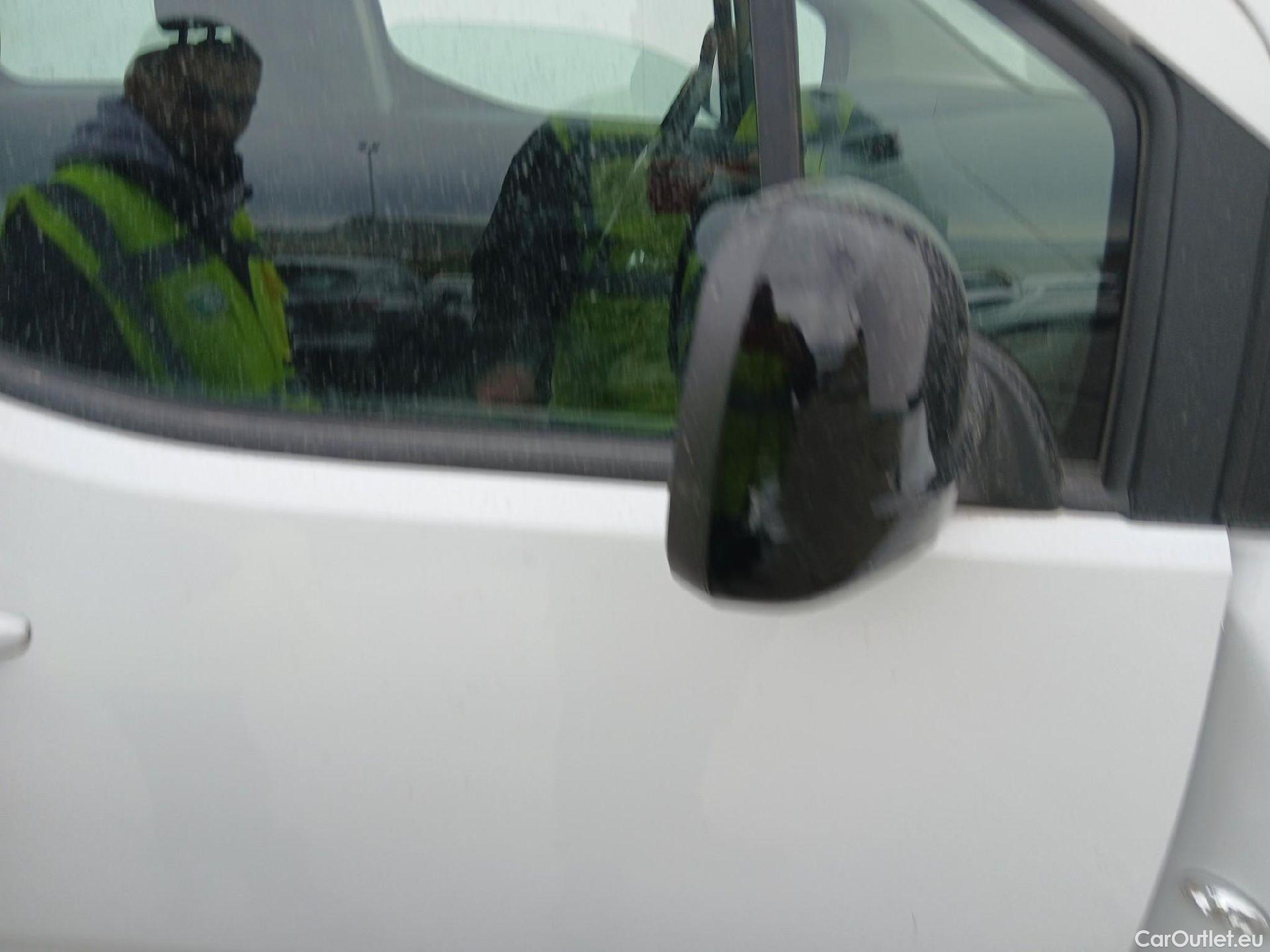  Land Rover  Discovery FIAT Doblò / 2022 / 5P / combi Combi (N1) BlueHDi 1.5 L 100CV (AC)  #44