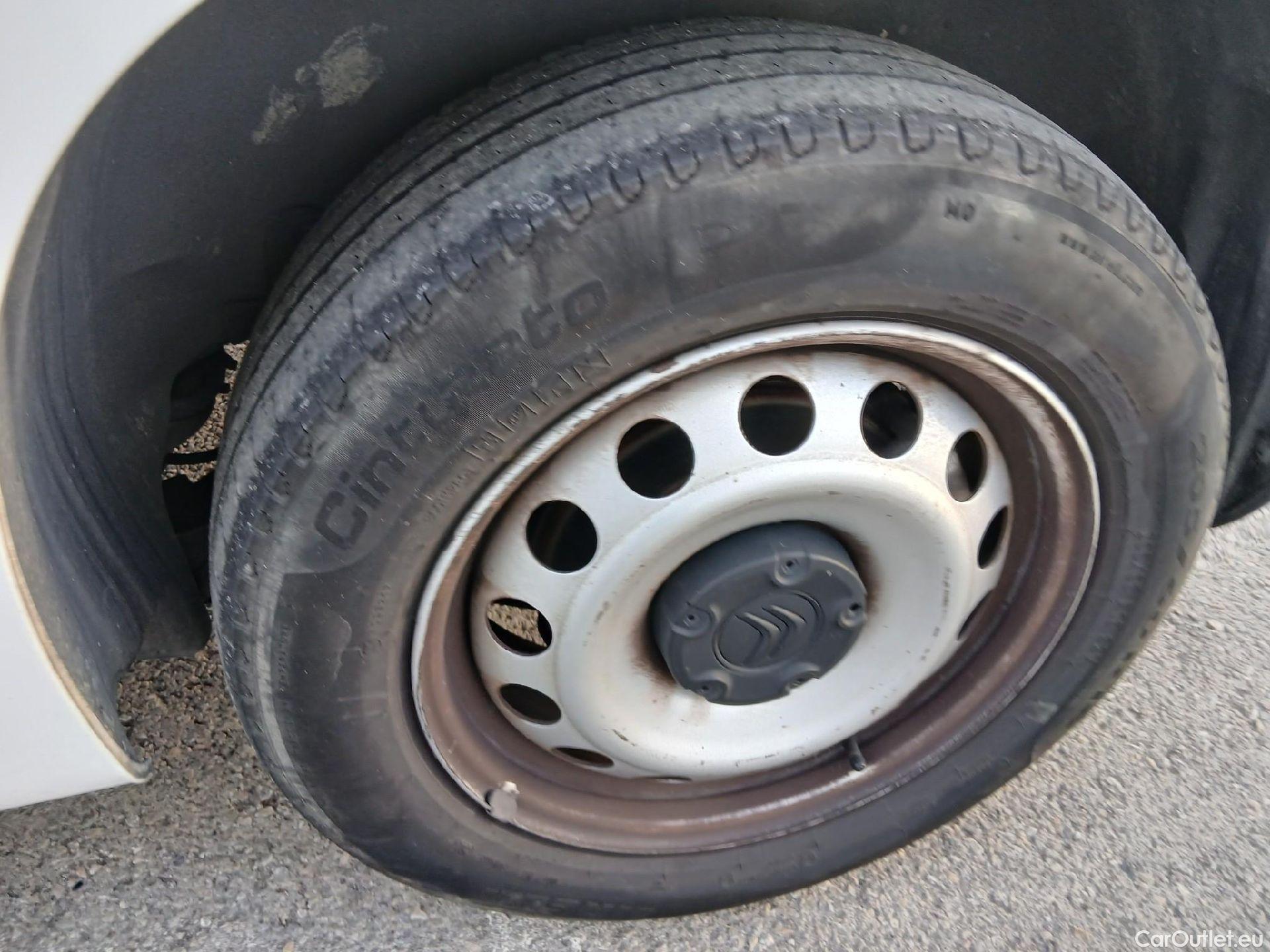  Citroen  Berlingo CITROEN  / 2018 / 4P / combi Talla M BlueHDi 100 LIVE (AC) #11