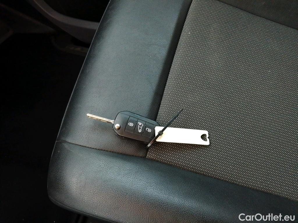  Citroen  Jumpy CITROEN  / 2016 / 4P / furgón ë- Talla M 75 KWh Club #12