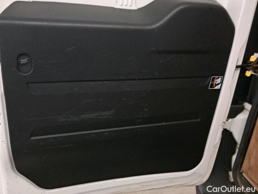  Fiat  Doblo FIAT Doblò Cargo/2015/4P/furgón derivado de turismo Cargo SX 1.3 Mjet 70 kW (95 CV) #21