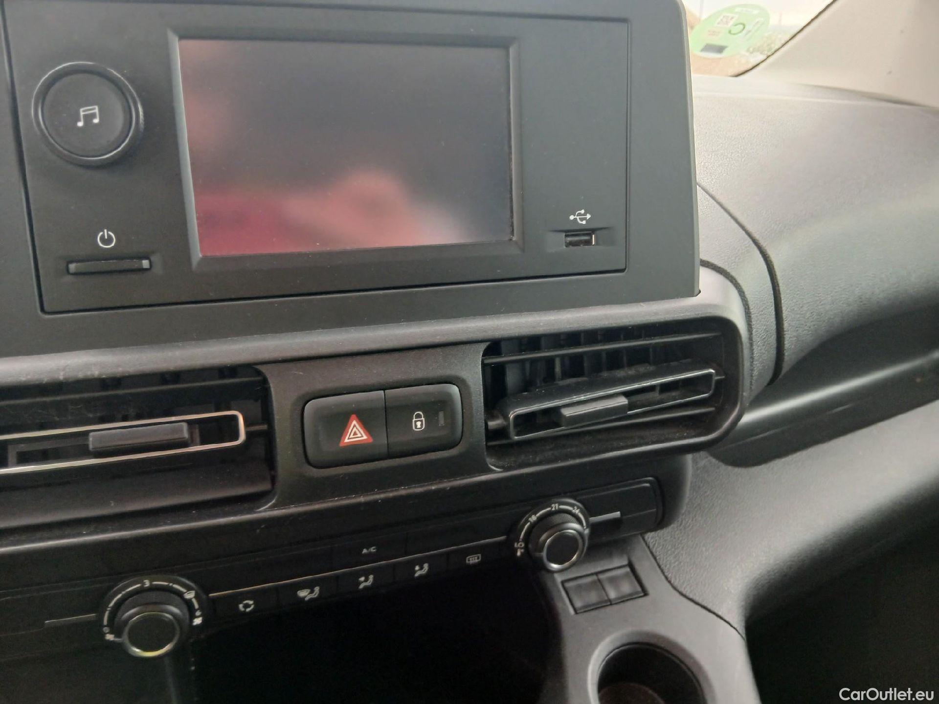  Land Rover  Discovery FIAT Doblò / 2022 / 5P / combi Combi (N1) BlueHDi 1.5 L 100CV (AC)  #46