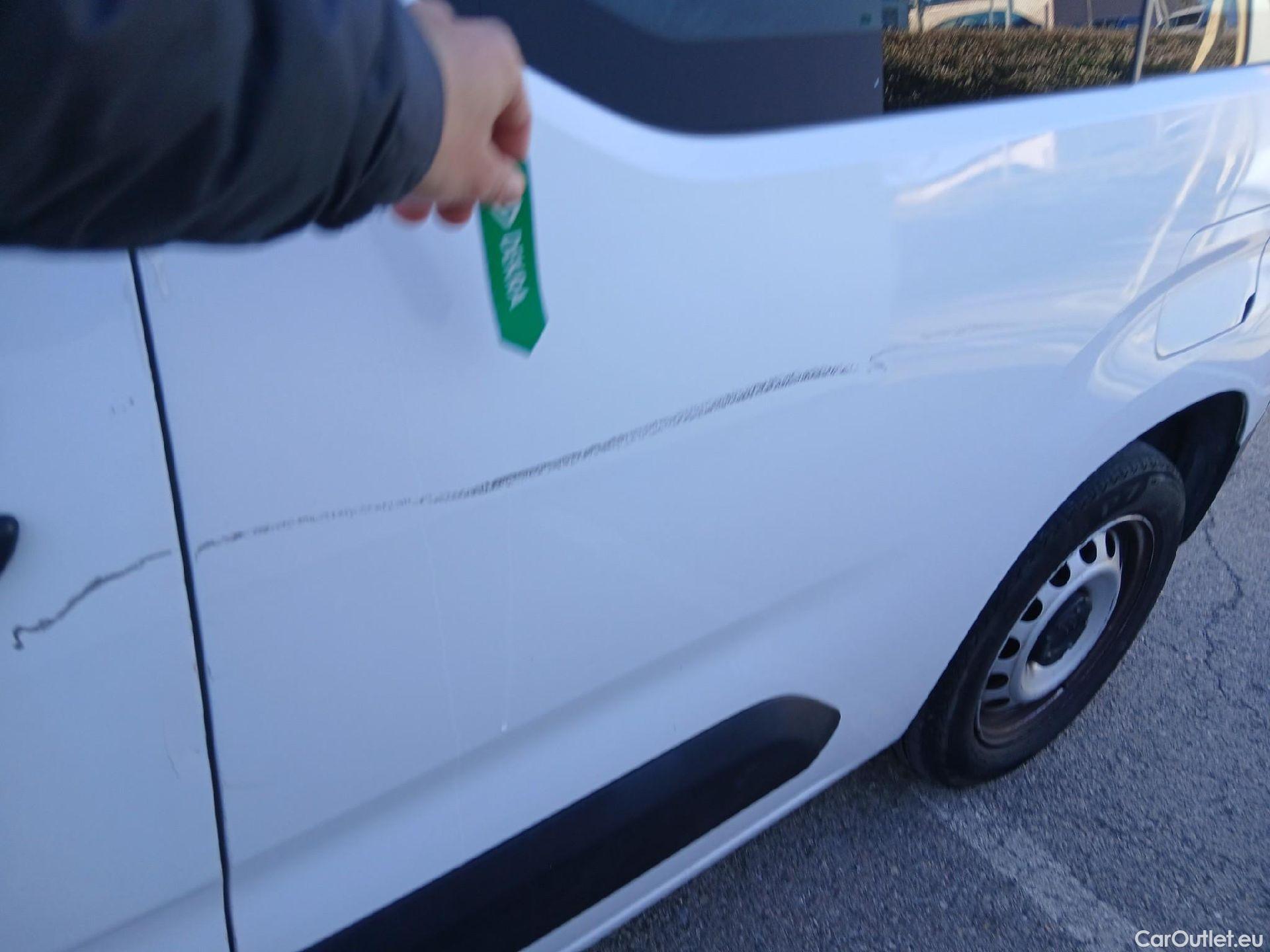  Citroen  Berlingo CITROEN  / 2018 / 4P / combi Talla M BlueHDi 100 LIVE (AC) #9