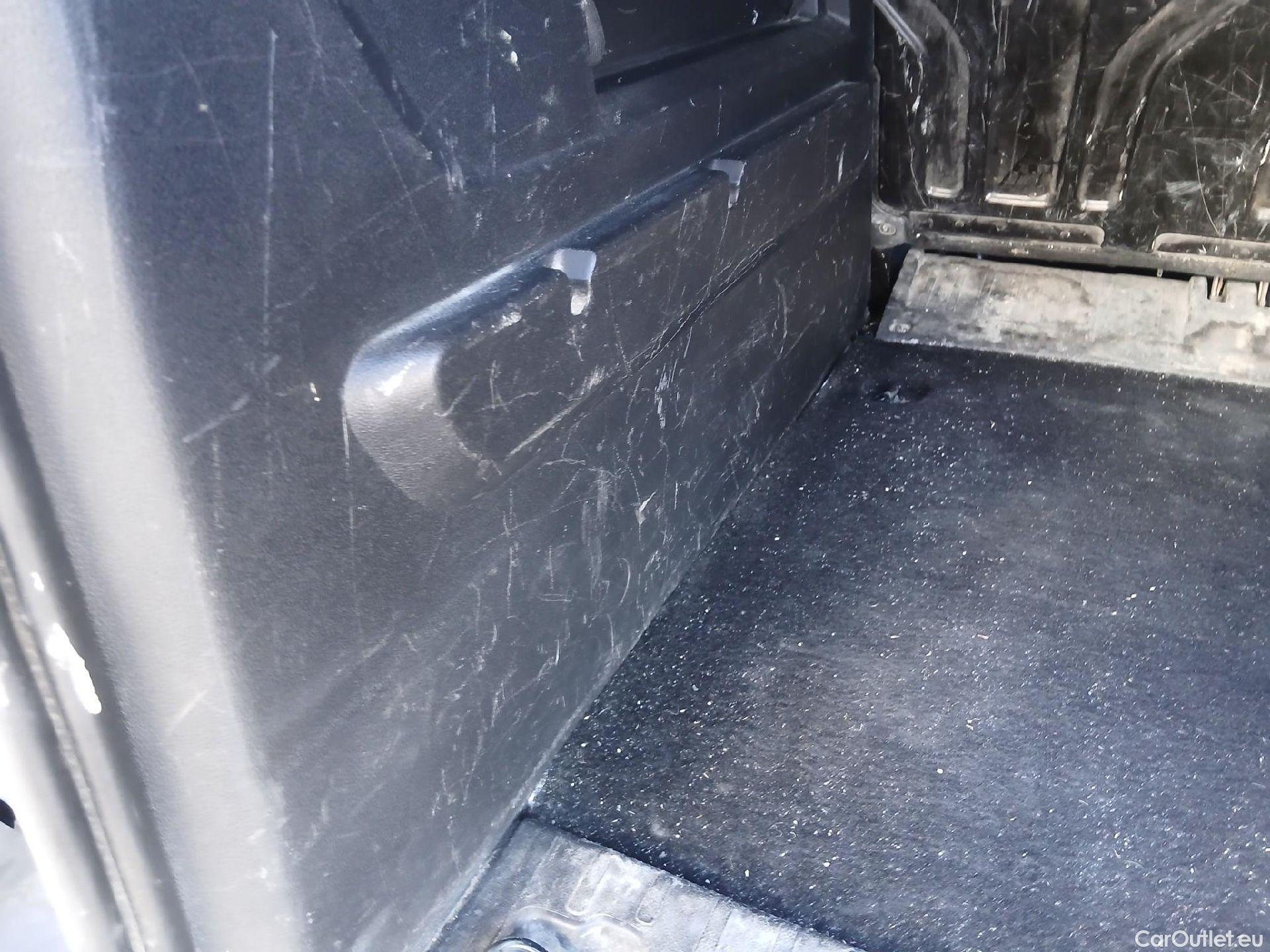  Citroen  Berlingo CITROEN  / 2018 / 4P / combi Talla M BlueHDi 100 LIVE (AC) #38