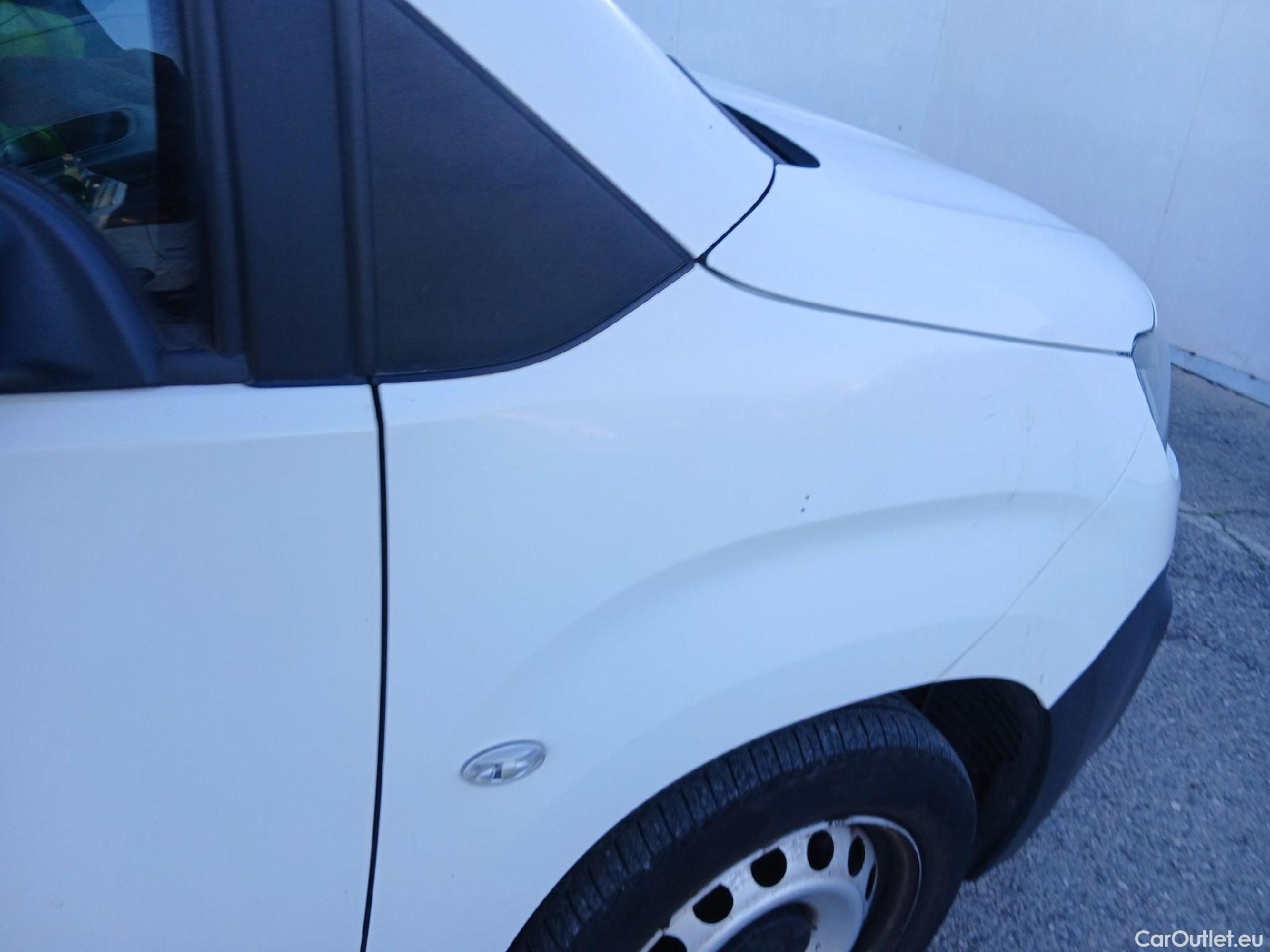  Citroen  Berlingo CITROEN  / 2018 / 4P / combi Talla M BlueHDi 100 LIVE (AC) #32