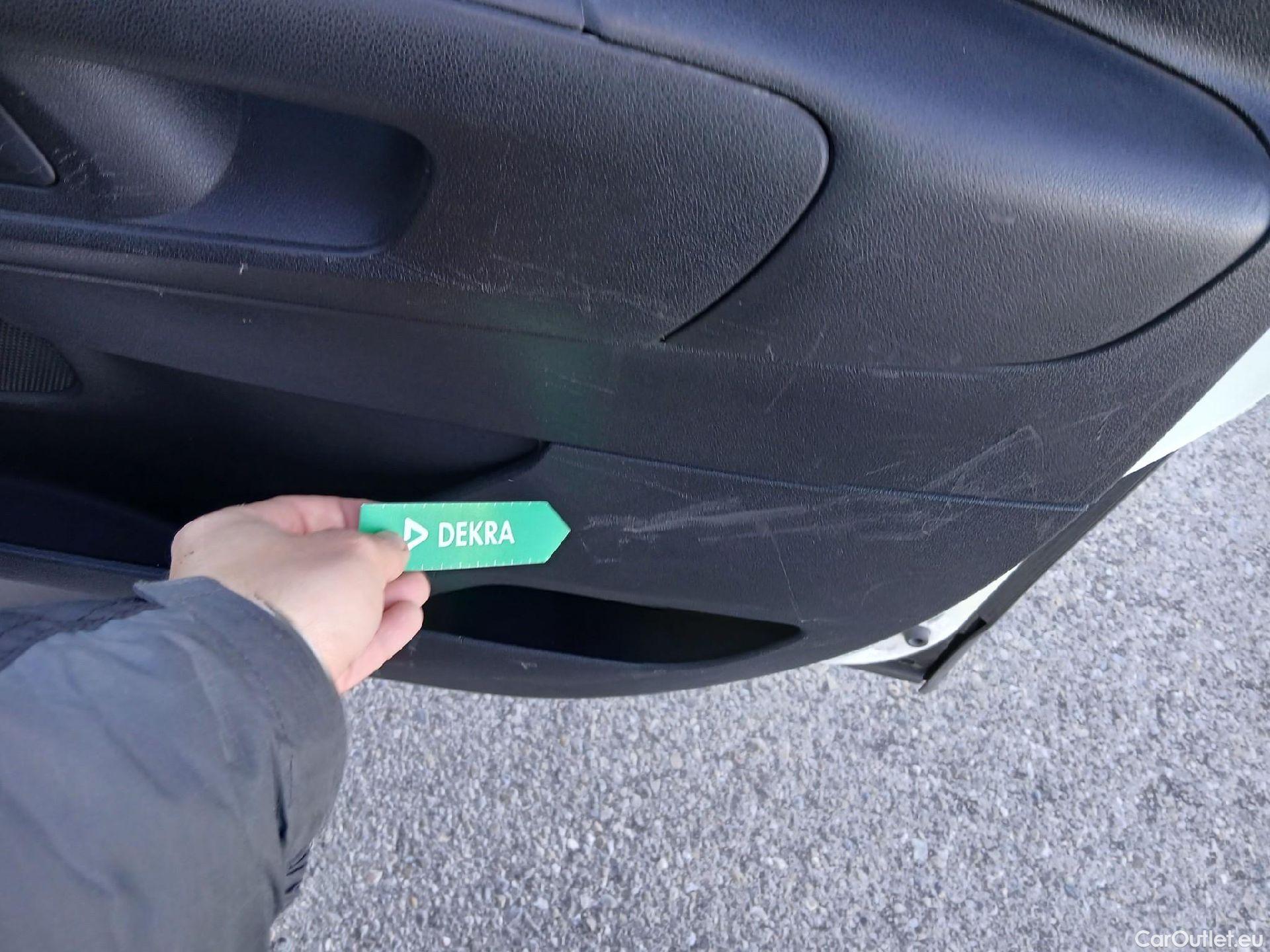  Citroen  Berlingo CITROEN  / 2018 / 4P / combi Talla M BlueHDi 100 LIVE (AC) #33