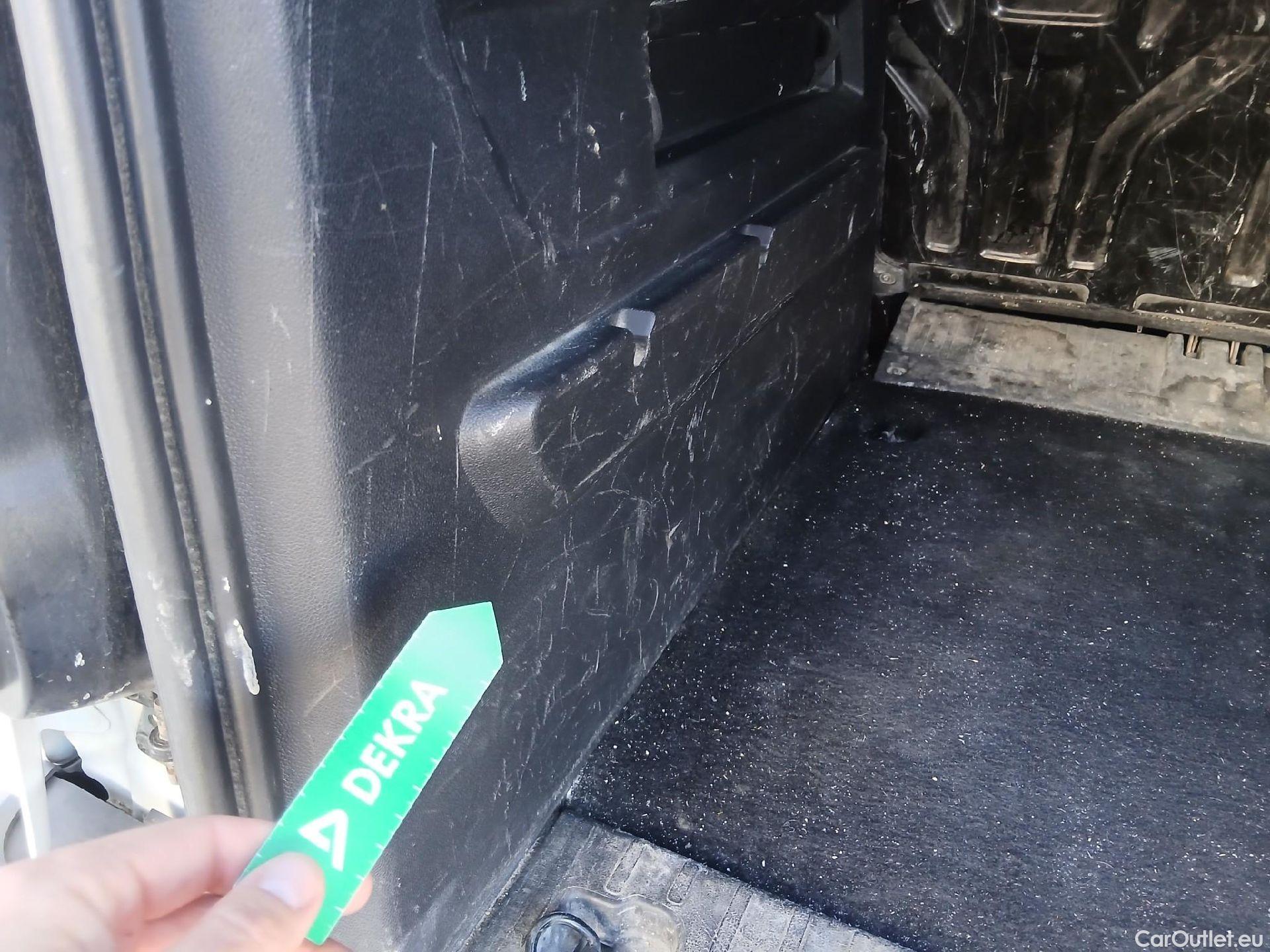  Citroen  Berlingo CITROEN  / 2018 / 4P / combi Talla M BlueHDi 100 LIVE (AC) #37