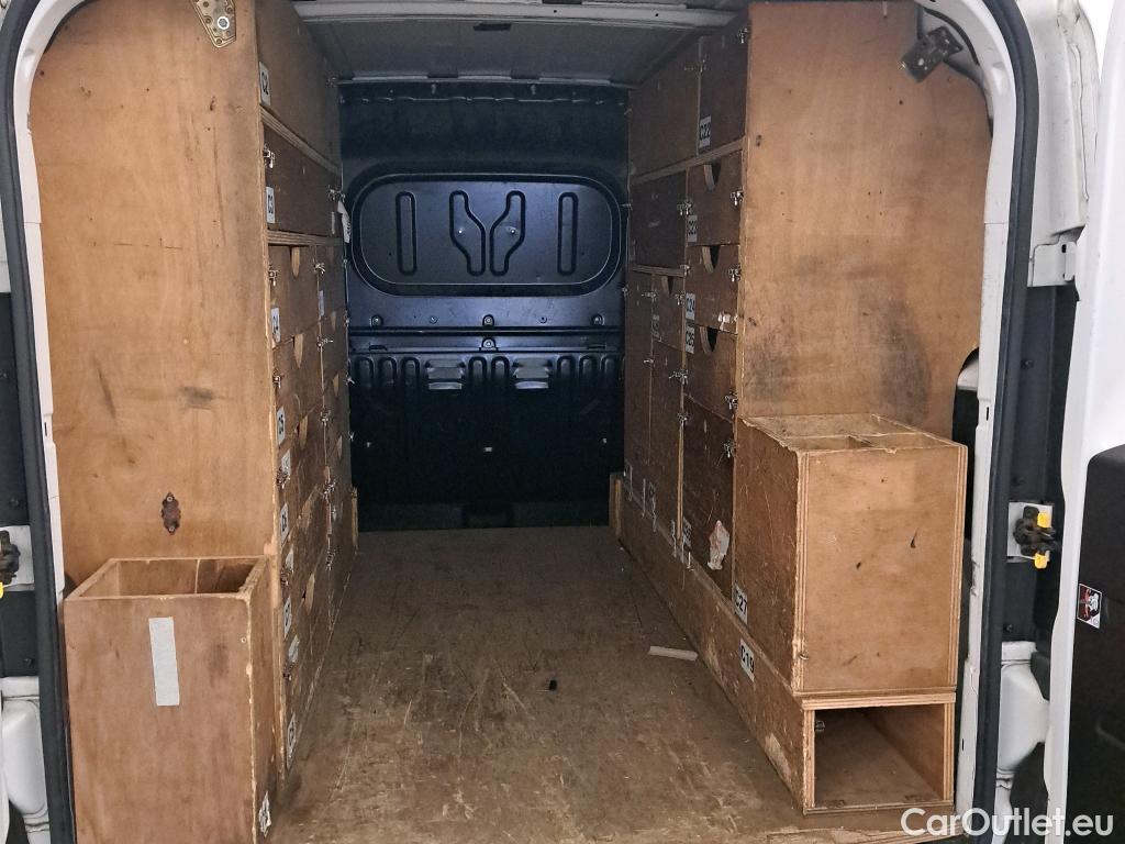  Fiat  Doblo FIAT Doblò Cargo/2015/4P/furgón derivado de turismo Cargo SX 1.3 Mjet 70 kW (95 CV) #34