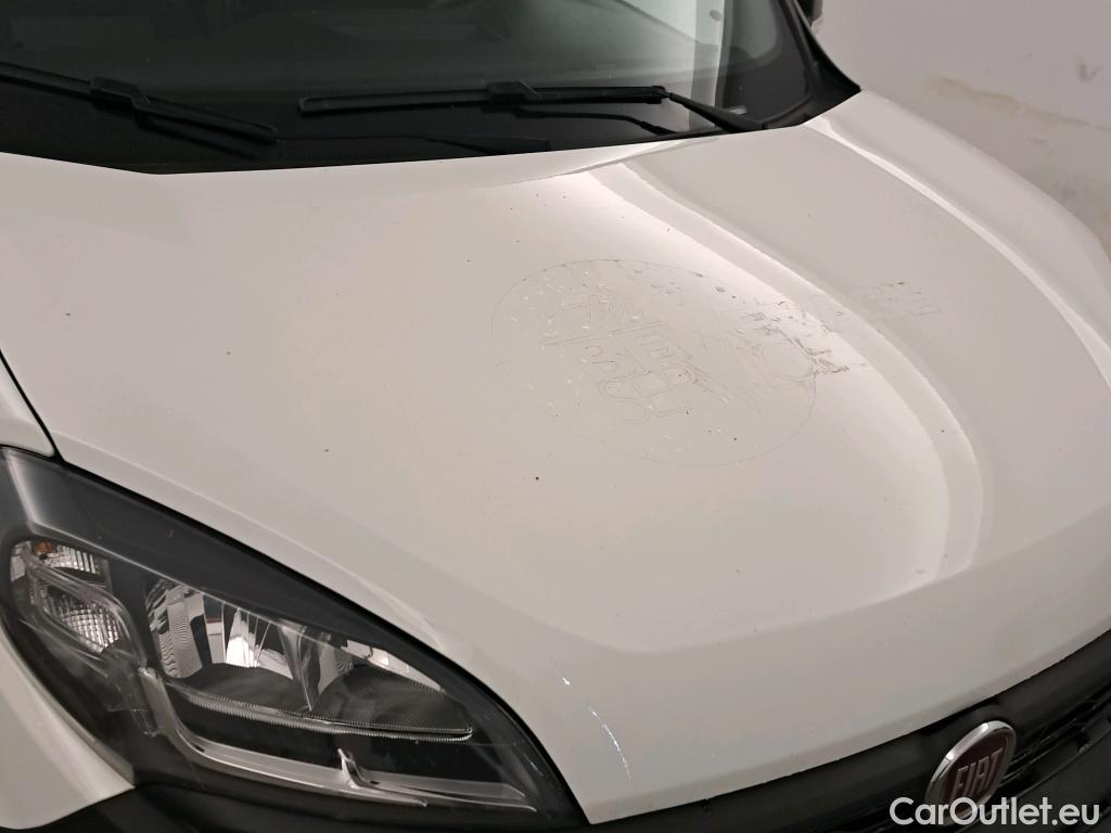  Fiat  Doblo FIAT Doblò Cargo/2015/4P/furgón derivado de turismo Cargo SX 1.3 Mjet 70 kW (95 CV) #25