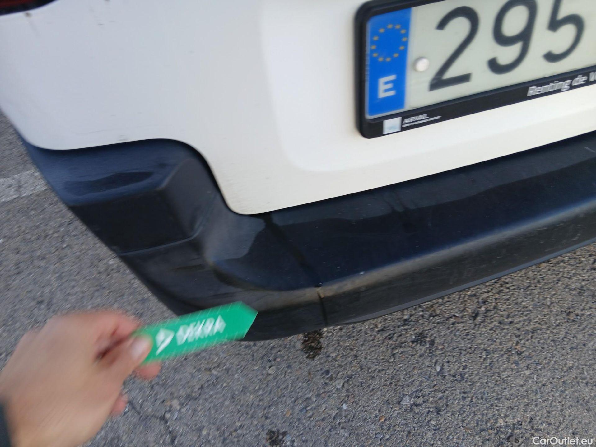  Citroen  Berlingo CITROEN  / 2018 / 4P / combi Talla M BlueHDi 100 LIVE (AC) #16