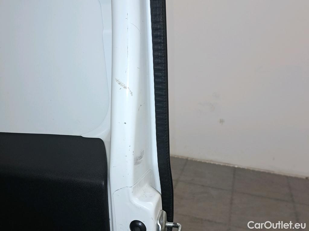  Fiat  Doblo FIAT Doblò Cargo/2015/4P/furgón derivado de turismo Cargo SX 1.3 Mjet 70 kW (95 CV) #30