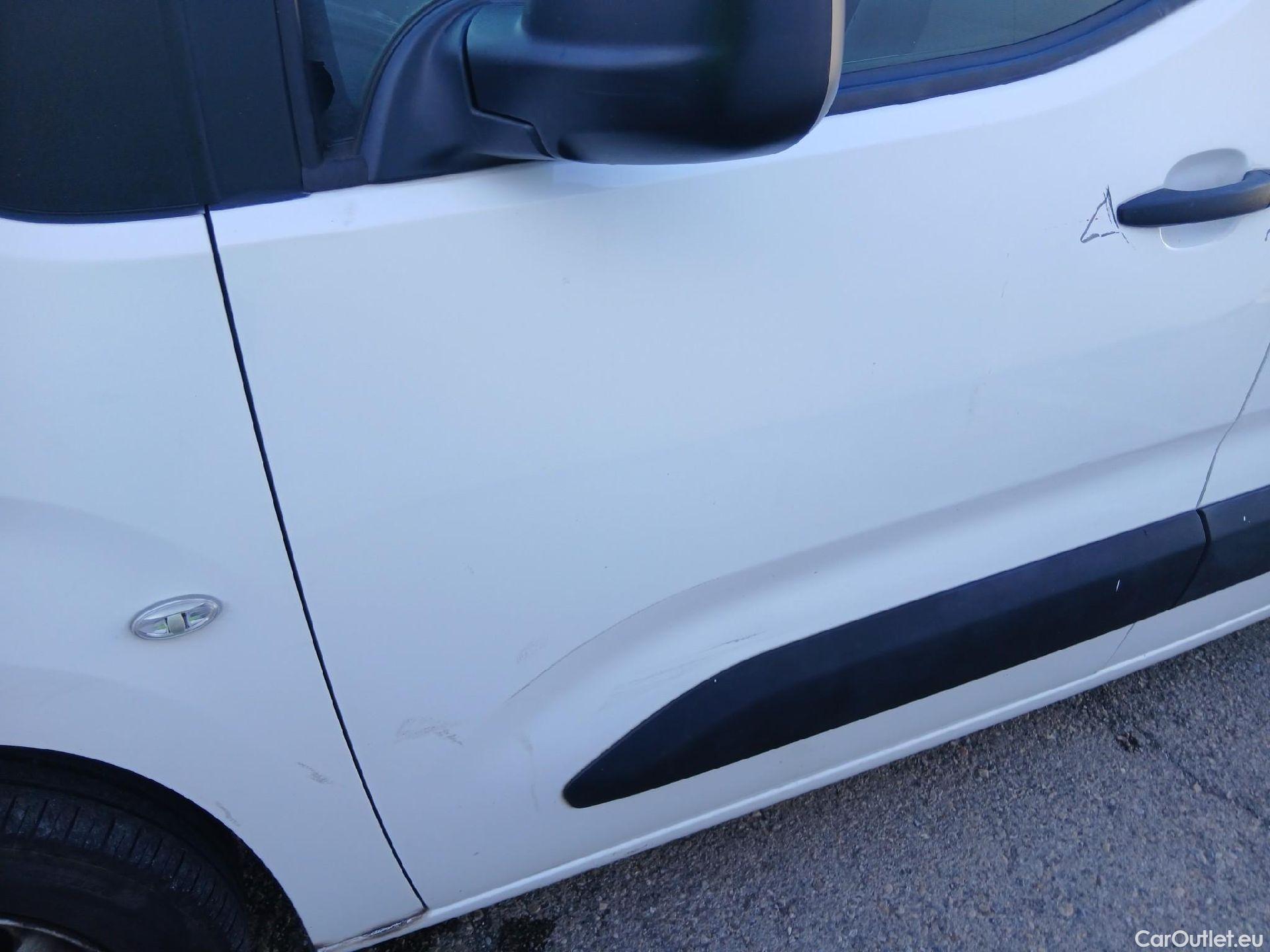  Citroen  Berlingo CITROEN  / 2018 / 4P / combi Talla M BlueHDi 100 LIVE (AC) #8