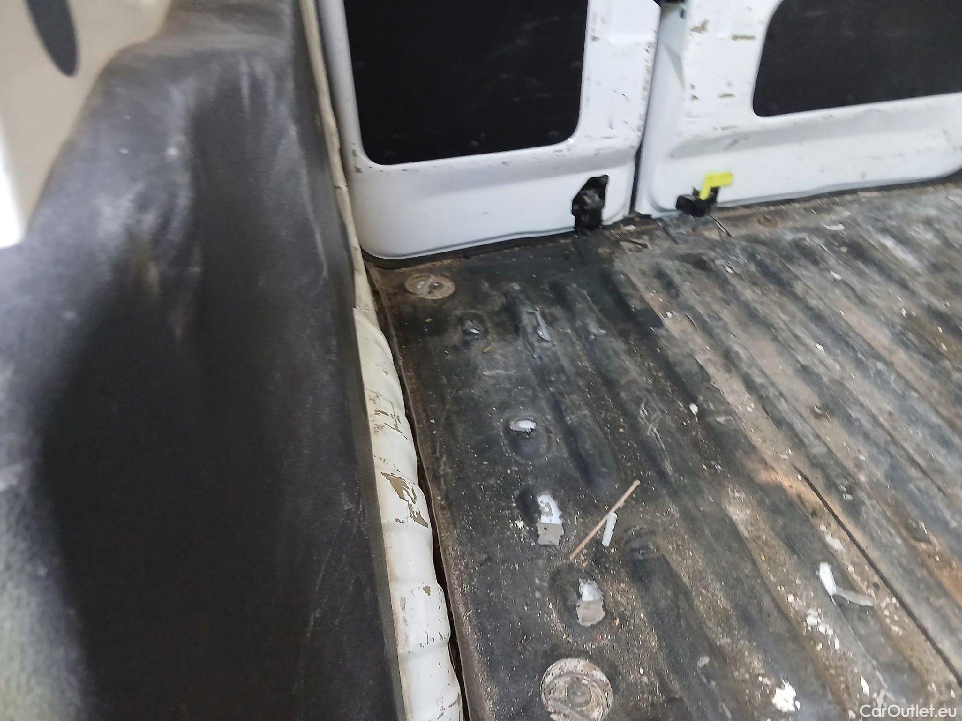  Citroen  Berlingo CITROEN  / 2018 / 3P / furgón derivado de turismo Talla M BlueHDi 100 CONTROL #32