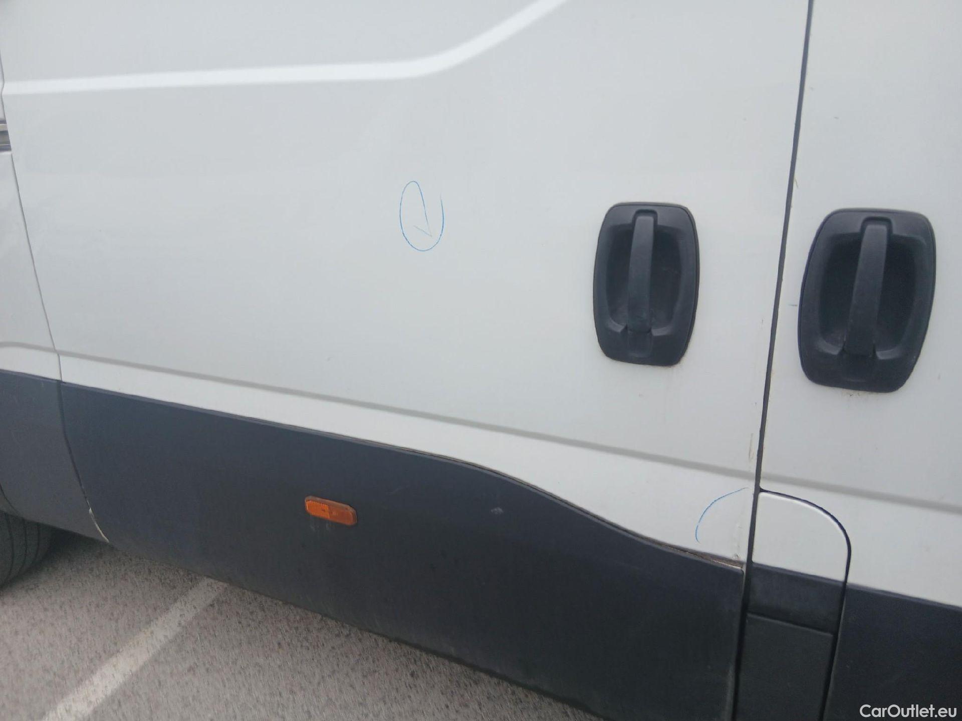  Iveco  Daily IVECO  / 2019 / 4P / furgón 2.3 TD 35S 16 V 3520L/H2 12 M3 #54