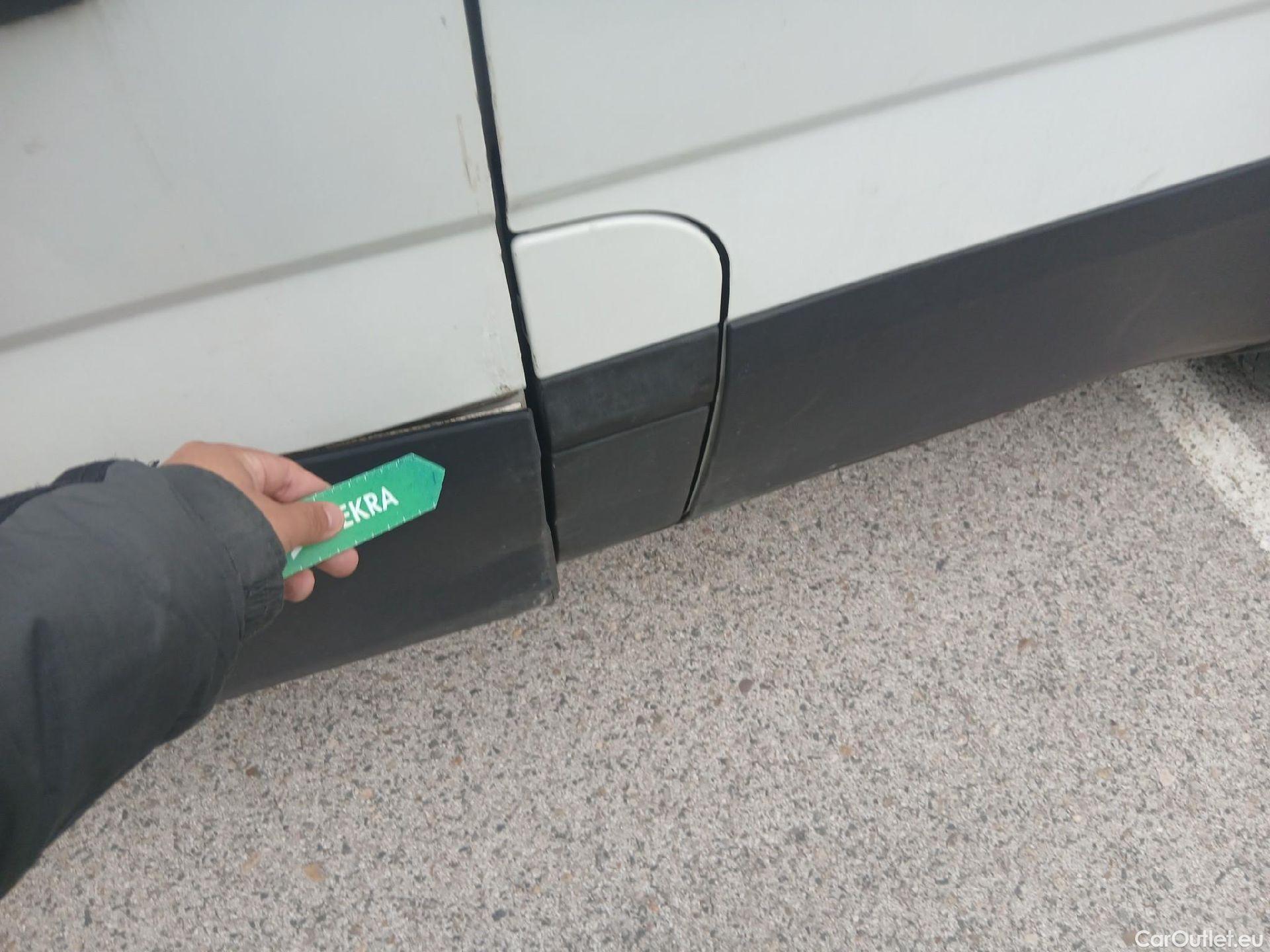  Iveco  Daily IVECO  / 2019 / 4P / furgón 2.3 TD 35S 16 V 3520L/H2 12 M3 #51