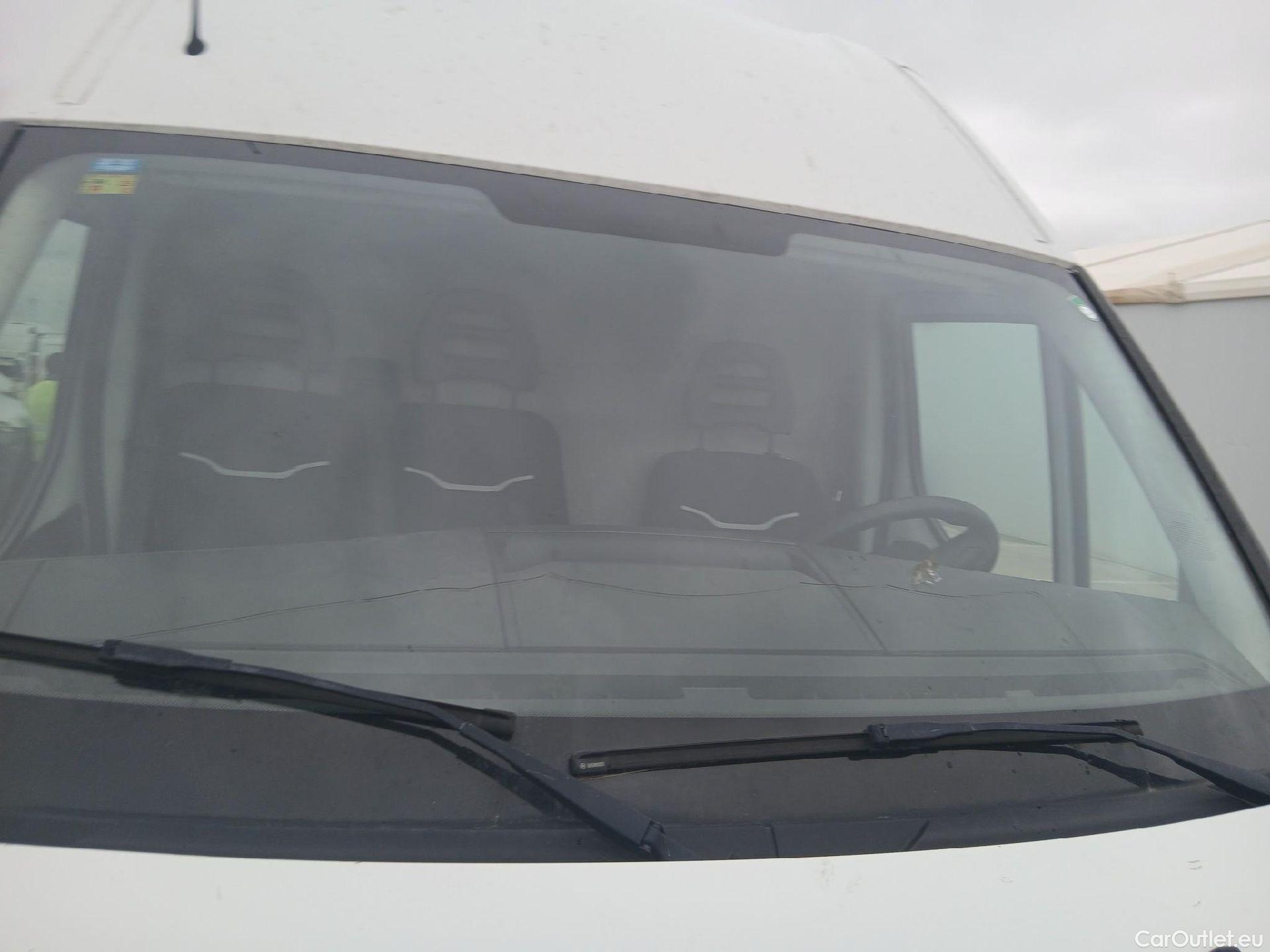  Iveco  Daily IVECO  / 2019 / 4P / furgón 2.3 TD 35S 16 V 3520L/H2 12 M3 #25