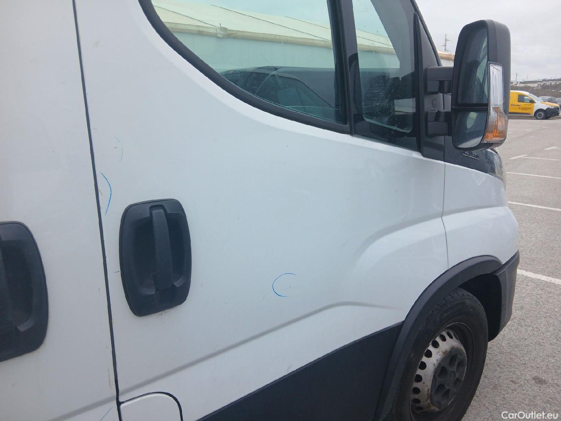  Iveco  Daily IVECO  / 2019 / 4P / furgón 2.3 TD 35S 16 V 3520L/H2 12 M3 #55