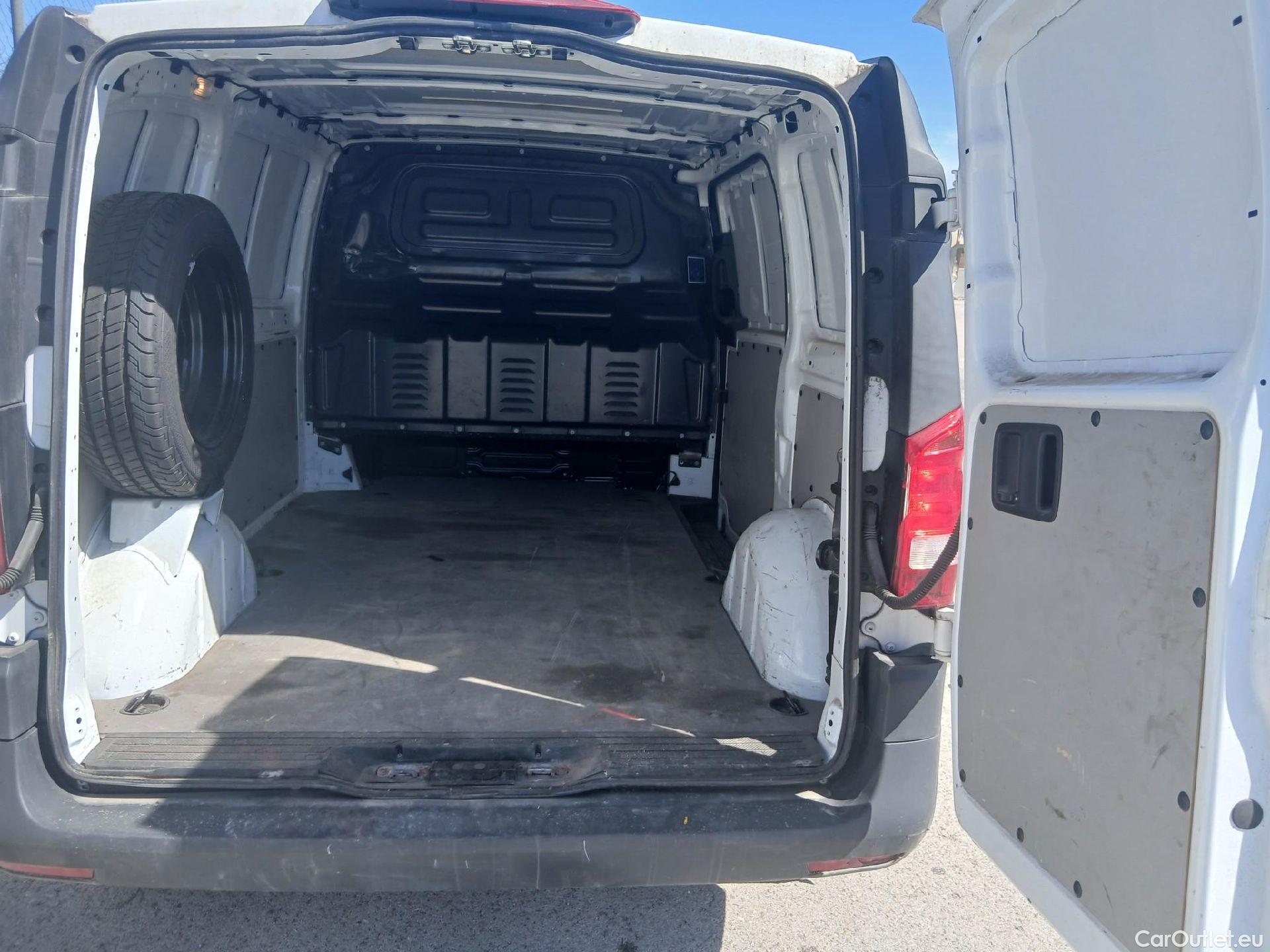  Mercedes  Vito MERCEDES-BENZ  / 2014 / 4P / furgón 110CDI TD 75kW furgón Pro compacta #6