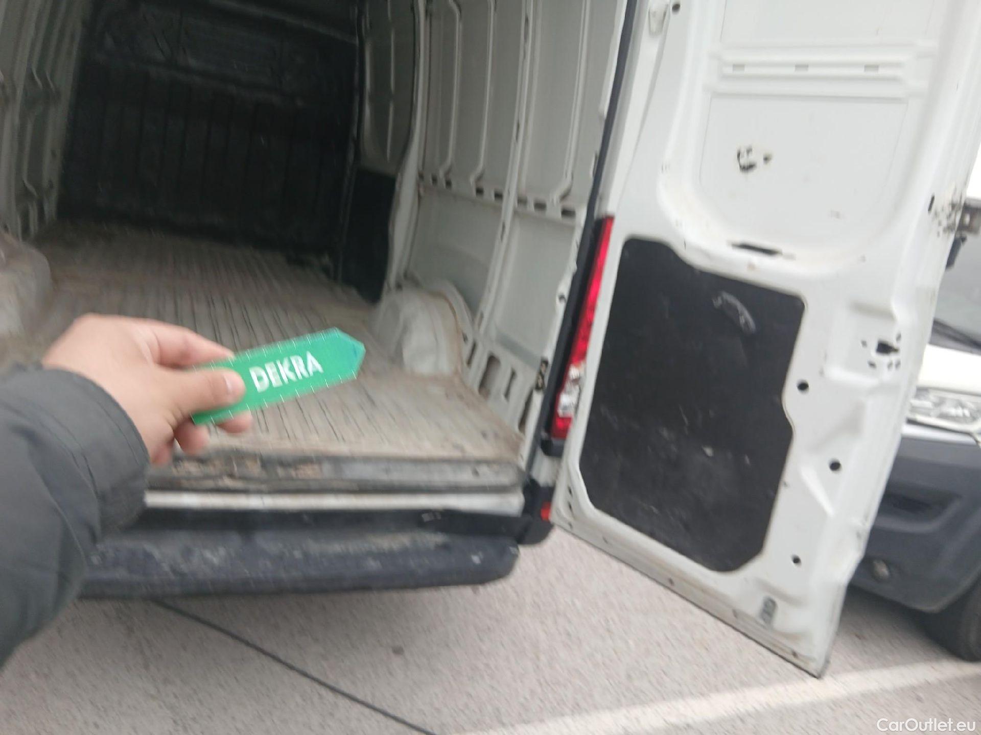  Iveco  Daily IVECO  / 2019 / 4P / furgón 2.3 TD 35S 16 V 3520L/H2 12 M3 #2