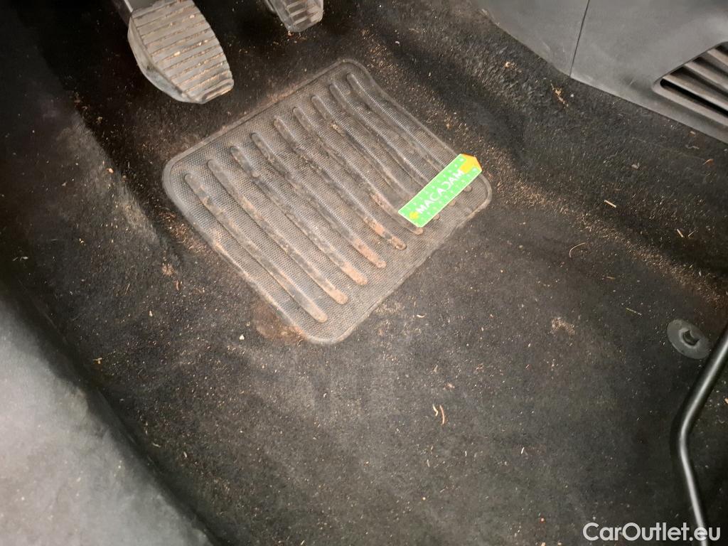  Peugeot  208  Affaire Premium Pack 1.6 HDi 75CV BVM5 E6 #46