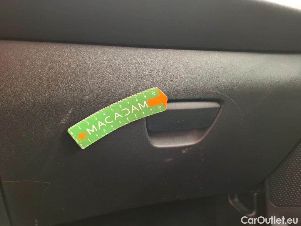  Peugeot  208  Affaire Premium Pack 1.6 HDi 75CV BVM5 E6 #42