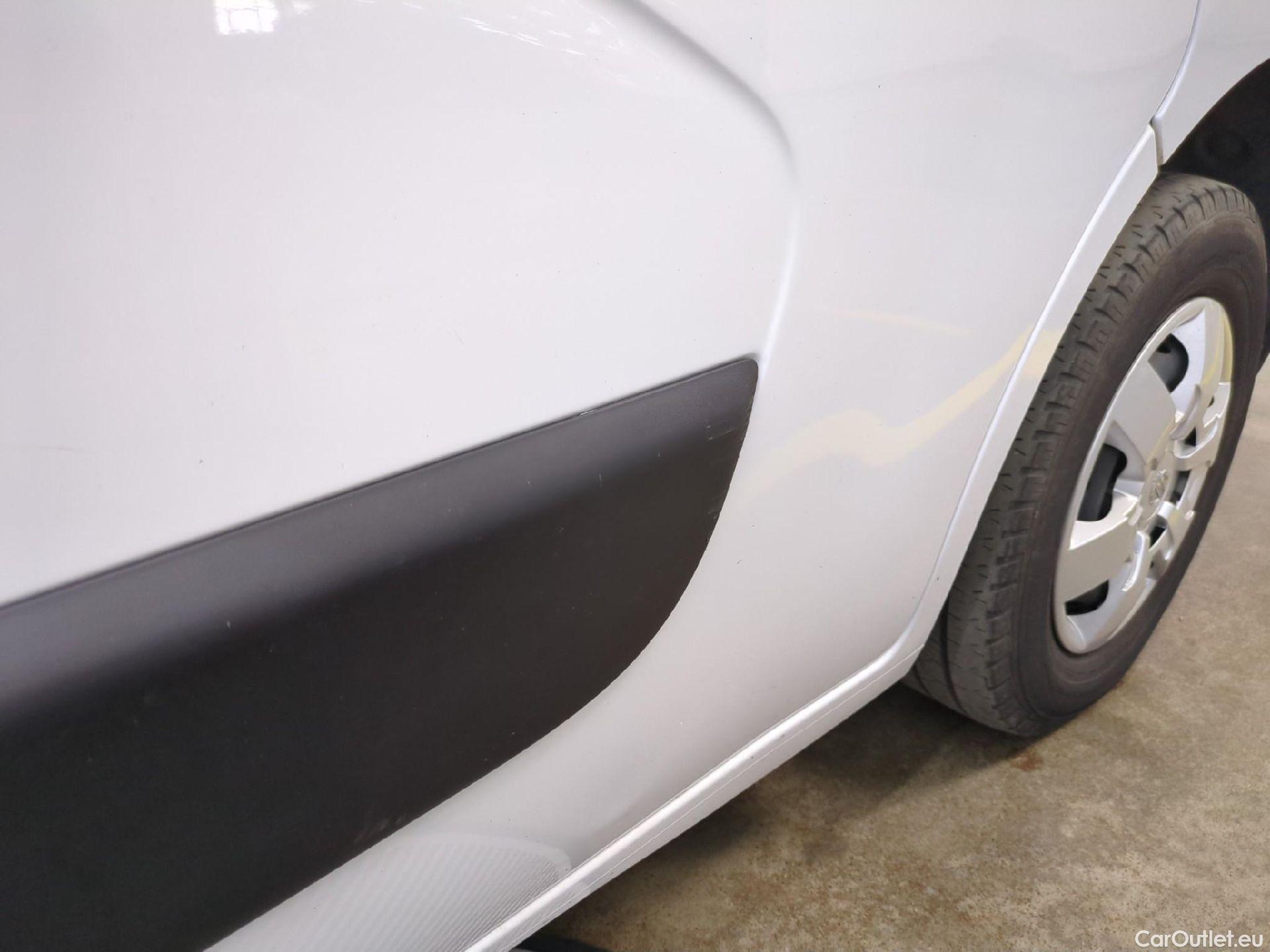  Nissan  NV400 NISSAN  VU 4p Fourgon L3H2 2.3 DCI 130 3500 Optima #45