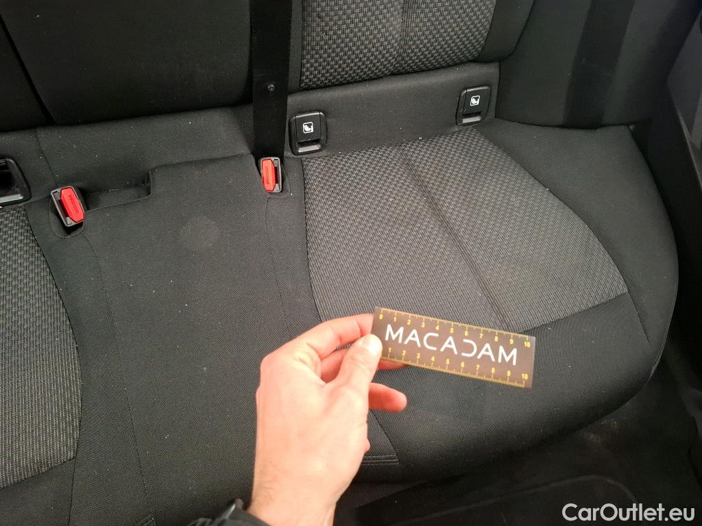  Bmw  Serie 1 BMW Série 1 / 2019 / 5P / Berline 116i Business Design #28